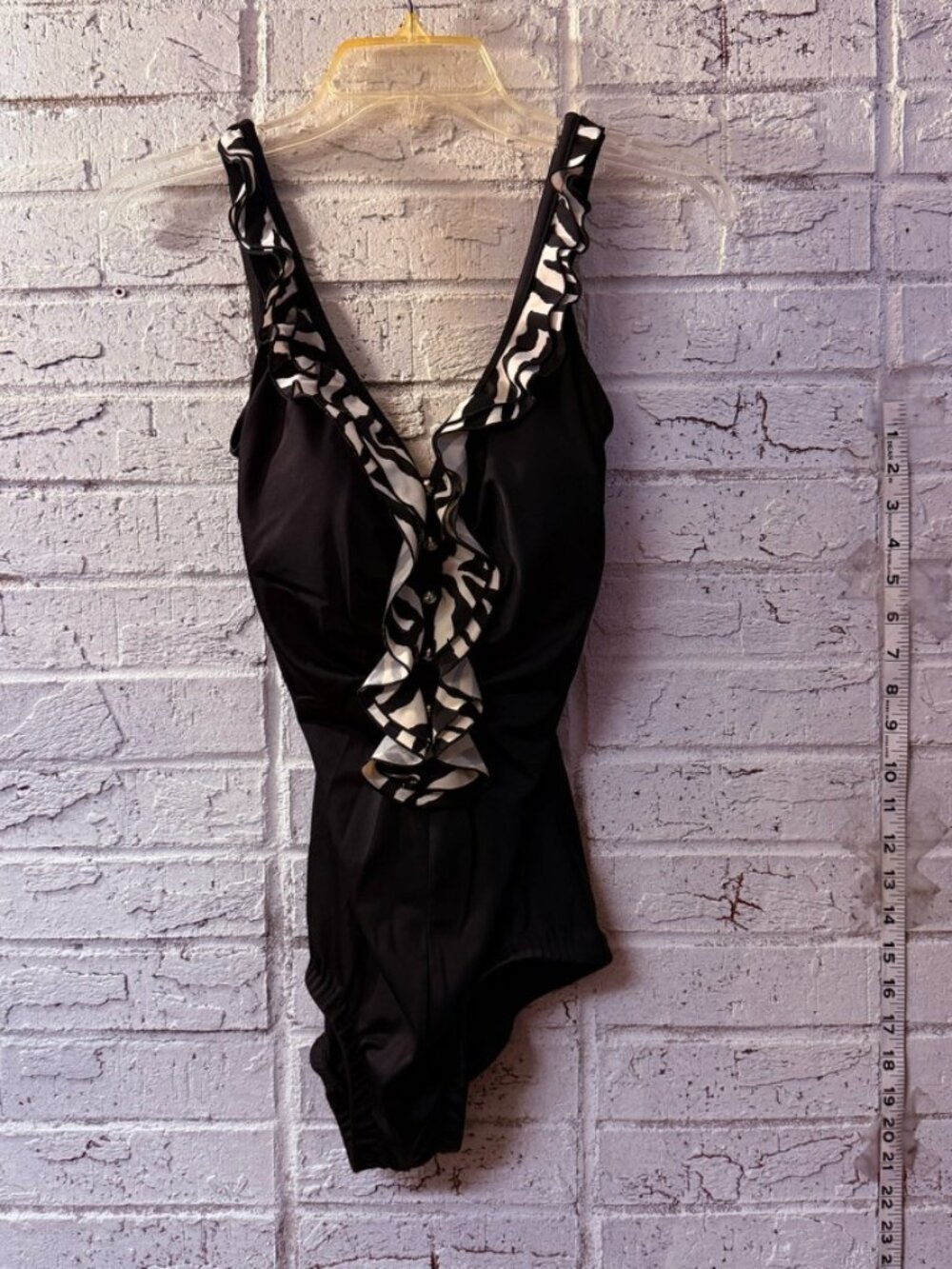 Rose Marie Reid Womens 10 Black Zebra Ruffle One Piece Swimsuit Vintage